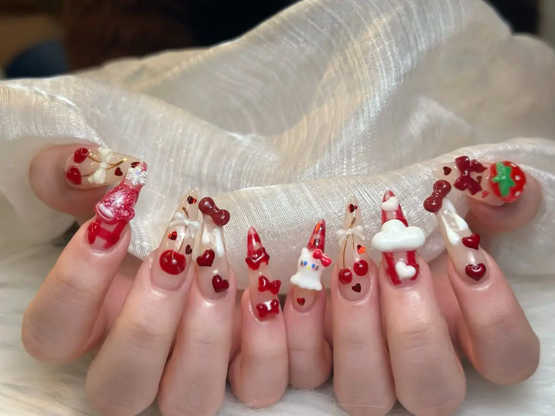 ネイル チークネイル ドット フレンチネイル グラデーション 韓国ネイル ハンドネイル Lisa Nail Salonのネイルデザイン
