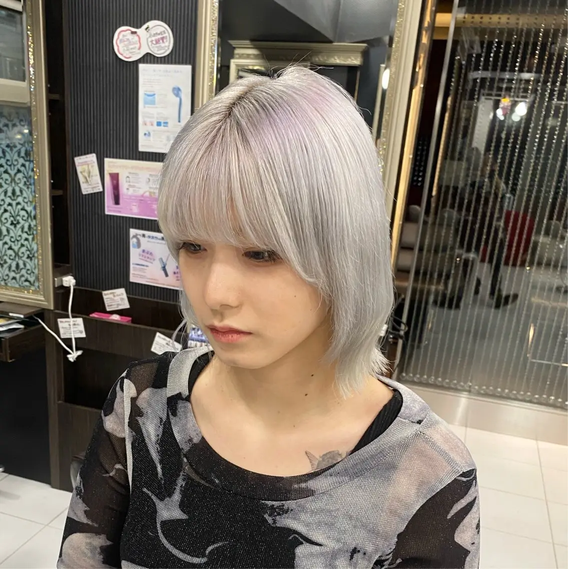 ミディアム カラー シルバー ホワイトシルバー ヘアカラー トリートメント グレージュ達人/赤み 消し/ブリーチ/岩崎のヘアスタイル