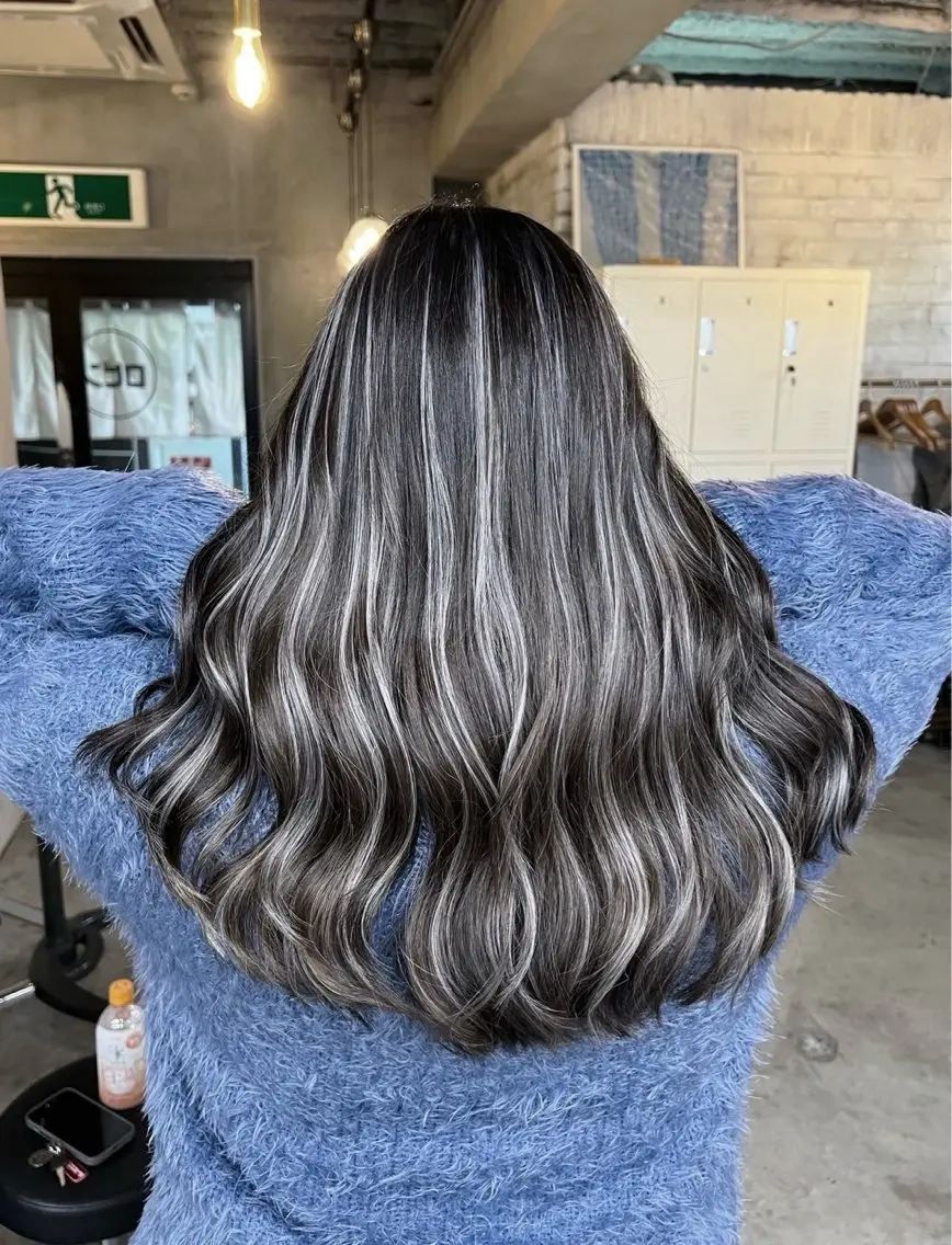 セミロング カラー ダークグレー ダークグレージュ グレージュ ハイライトカラー ハイライト ヘアカラー トリートメント 指名数No.1 /NAOYAのヘアスタイル