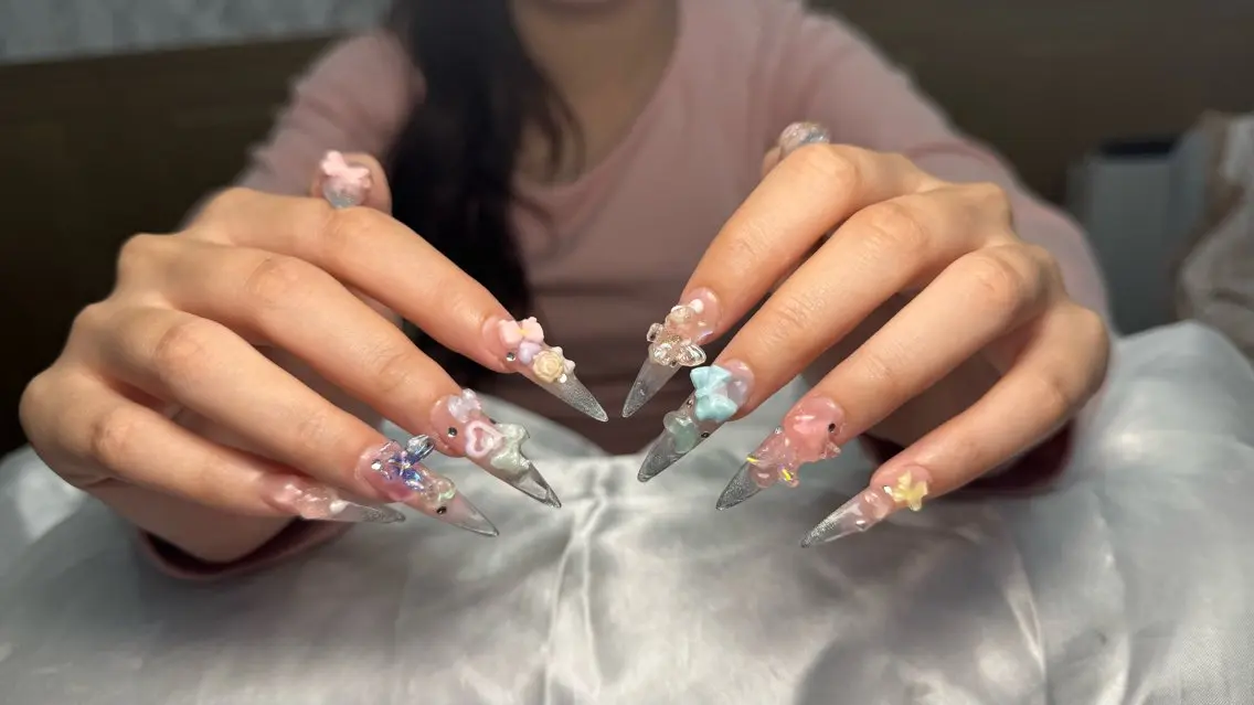 ネイル 成人式 フラッシュネイル フレンチネイル ジェルネイル グラデーション ハンドネイル Rin🧸 Chanのネイルデザイン
