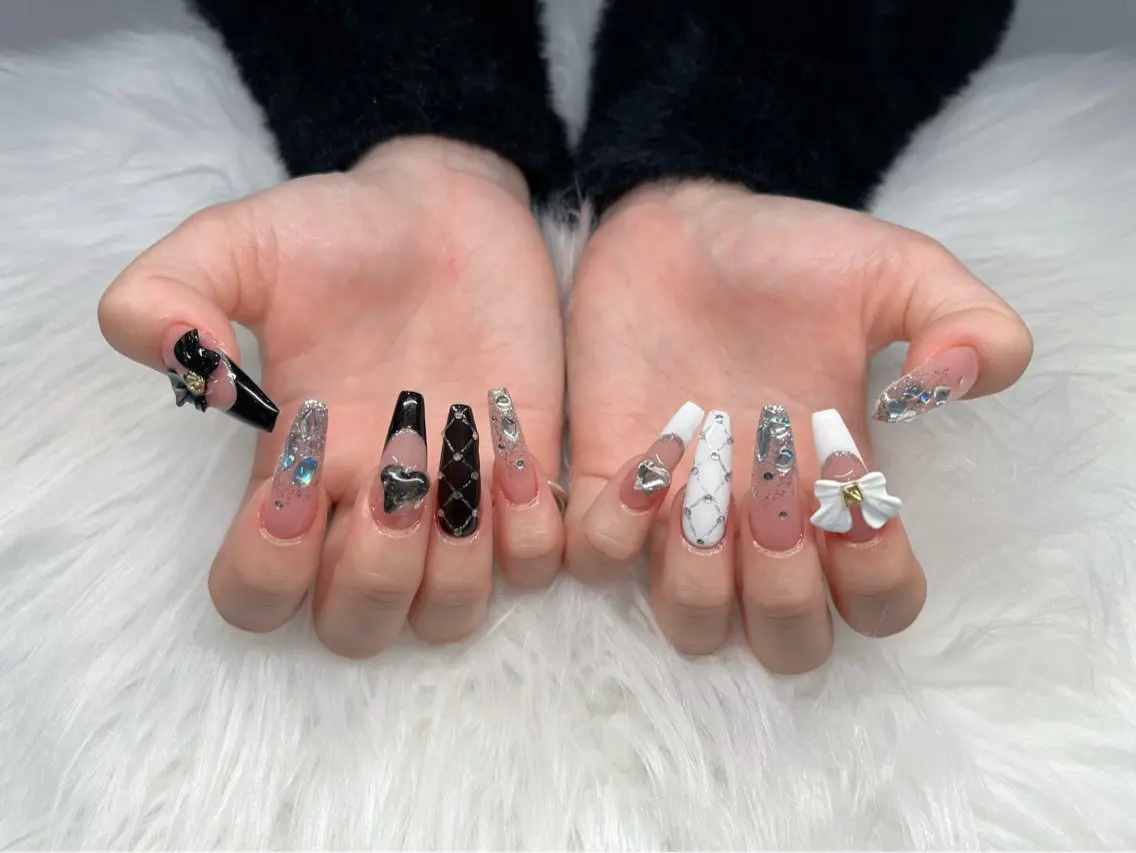 ネイル 成人式 フラッシュネイル フットネイル ジェルネイル 卒業式 ハンドネイル mione_ou nail salonのネイルデザイン