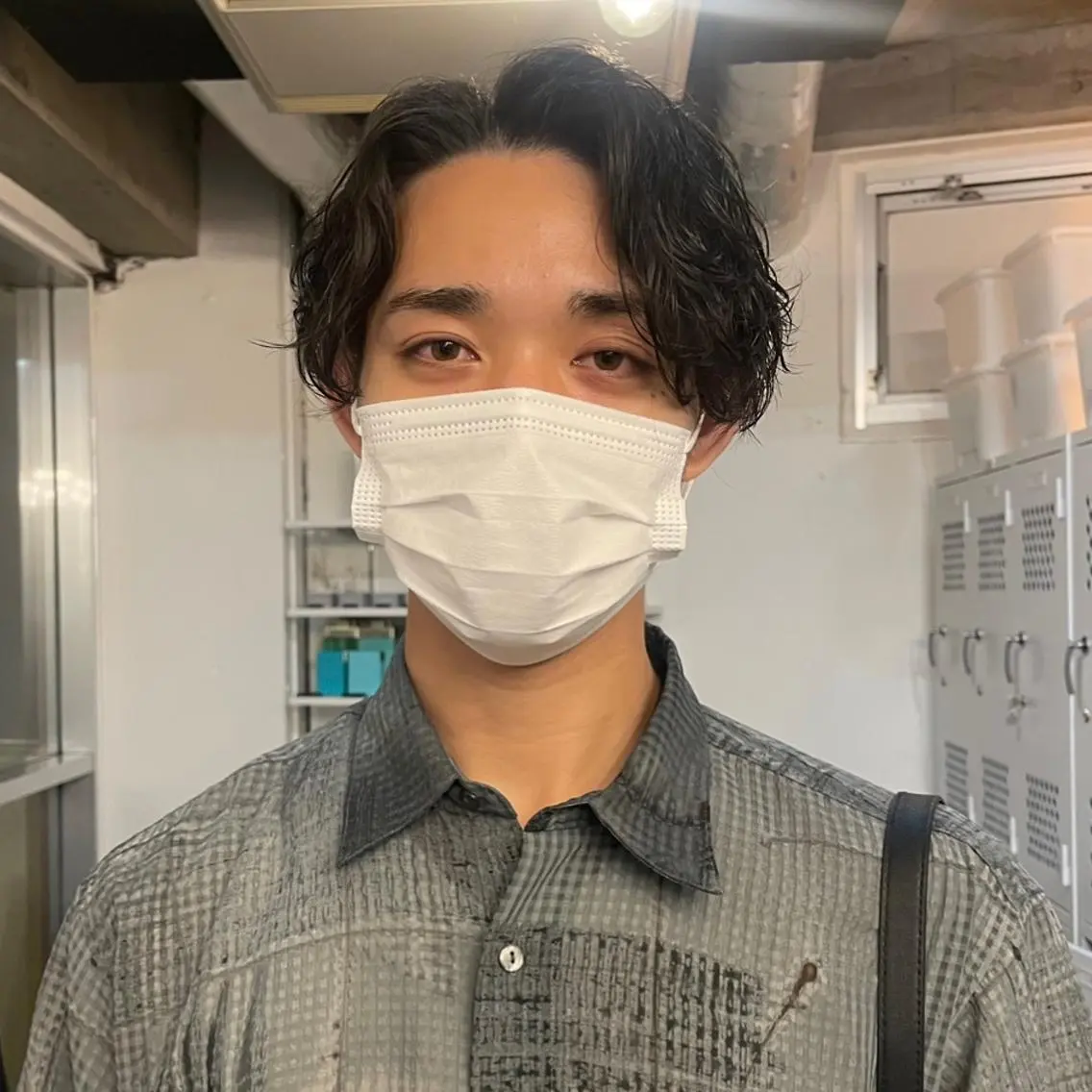 ミディアム パーマ ヘアアレンジ メンズ ミディアムパーマ センターパート メンズパーマ ツイストスパイラルパーマ 波巻きパーマ センターパート／マッ シュ／パーマ　あさみのヘアスタイル
