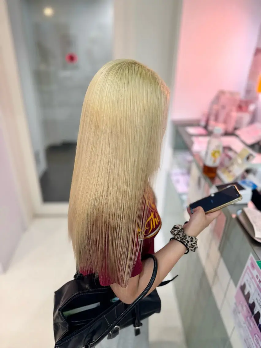 リタッチブリーチメニュー💖【ケアブリーチ➕ワンカラー➕超音波ケアアイロン】💎（リタッチ🩶）の写真