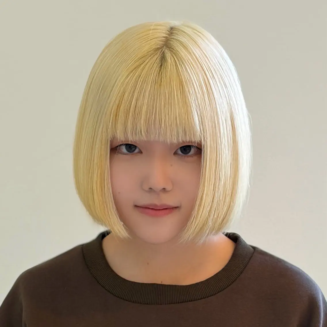 ミディアム カラー ブリーチ 抜きっぱなしブロンド ブロンド ヘアカラー レイヤー/髪質改善 aobaのヘアスタイル