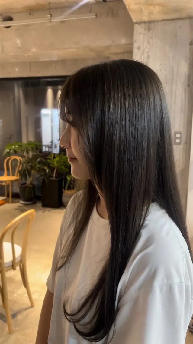 ロング カラー グレージュ オリーブグレージュ オリーブグレー まとまるレイヤー カット/透明感カラーのヘアスタイル