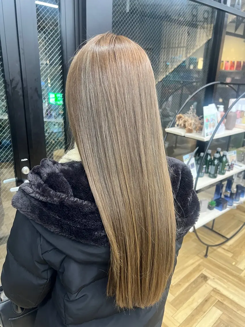 カラー 出仙 拓巳のヘアスタイル