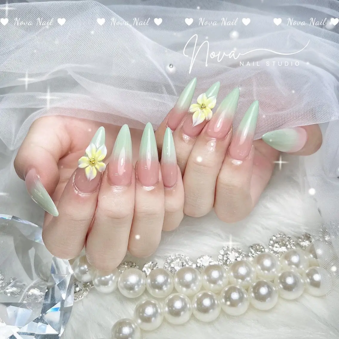 ネイル アートネイル ジェルネイル キラキラネイル 韓国ネイル 持ち込み ハンドネイル ハンドケア Nova Nail Nambaのネイルデザイン