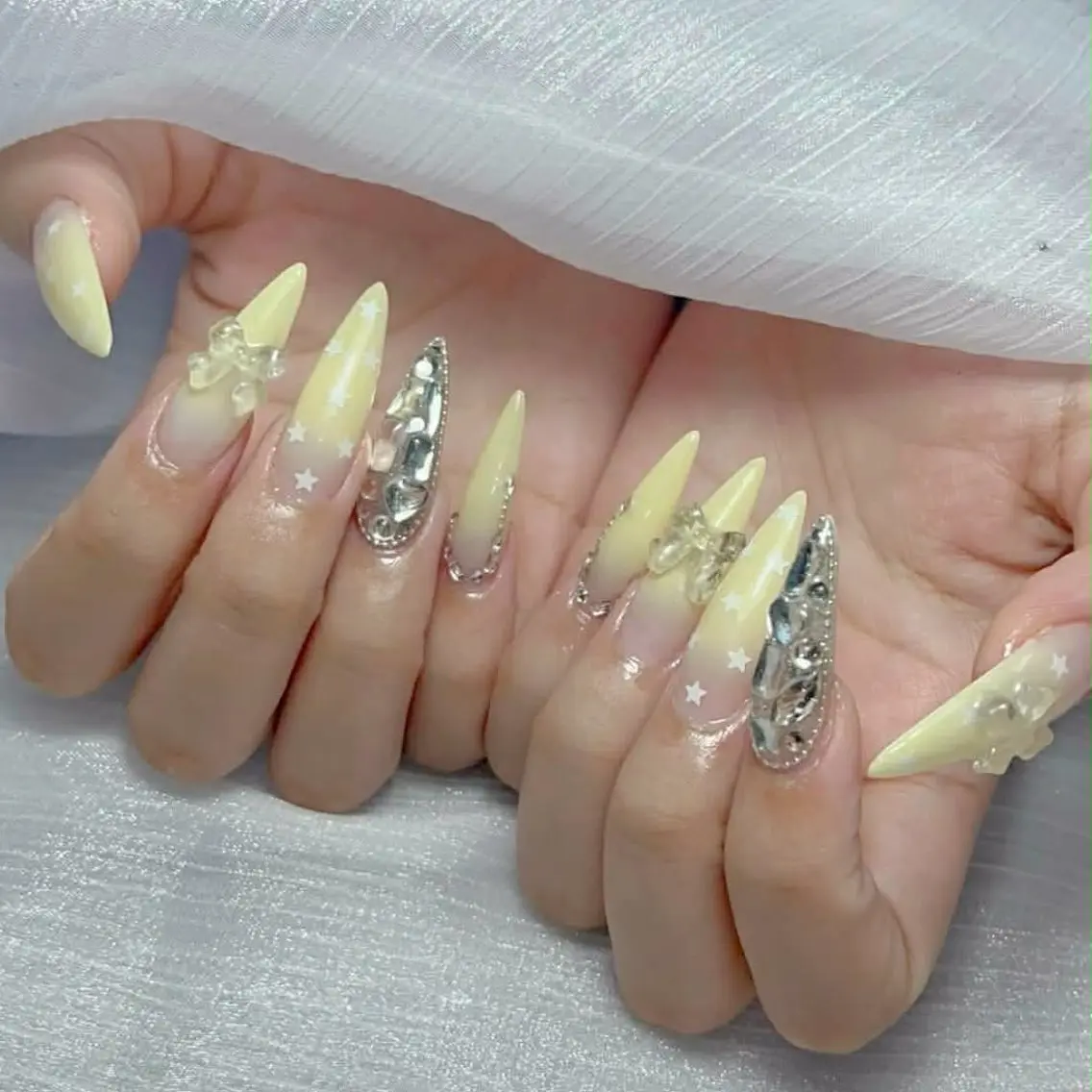 ネイル アートネイル ボルドー フレンチネイル ジェルネイル 氷ネイル・うるうるネイル ハンドネイル Yuki Nailsalonのネイルデザイン