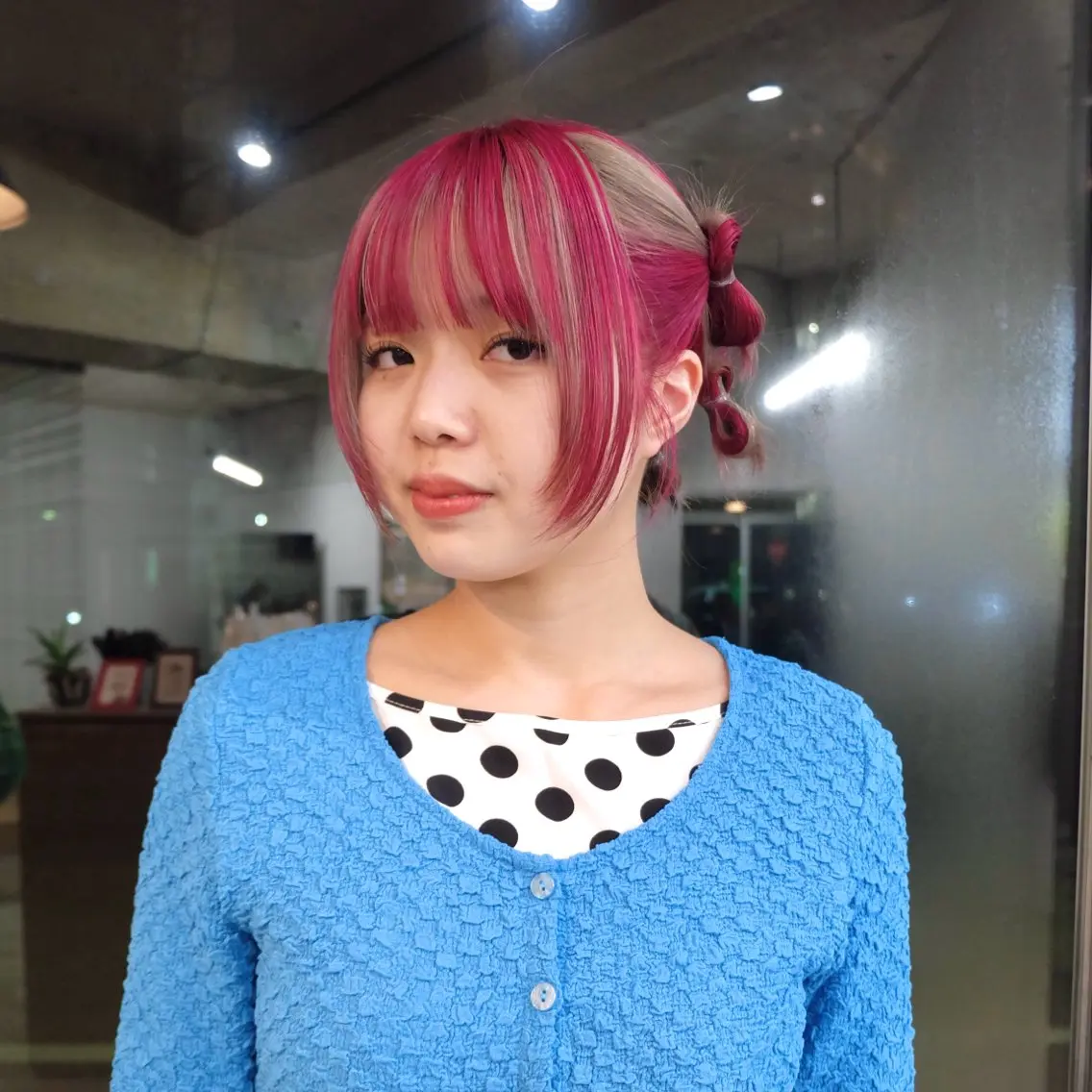 ミディアム カラー 佐藤 しずくのヘアスタイル