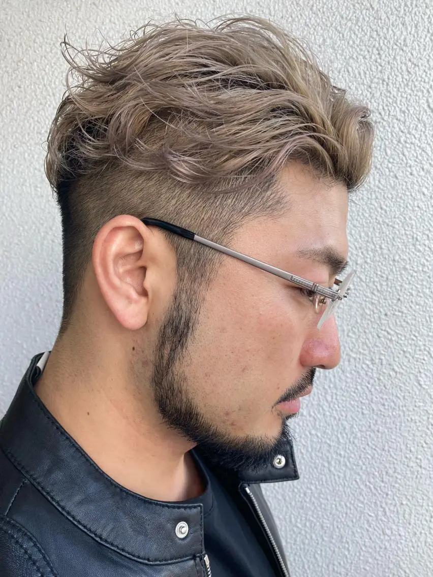デザインカット+ブリーチ+カラー+トリートメントの写真