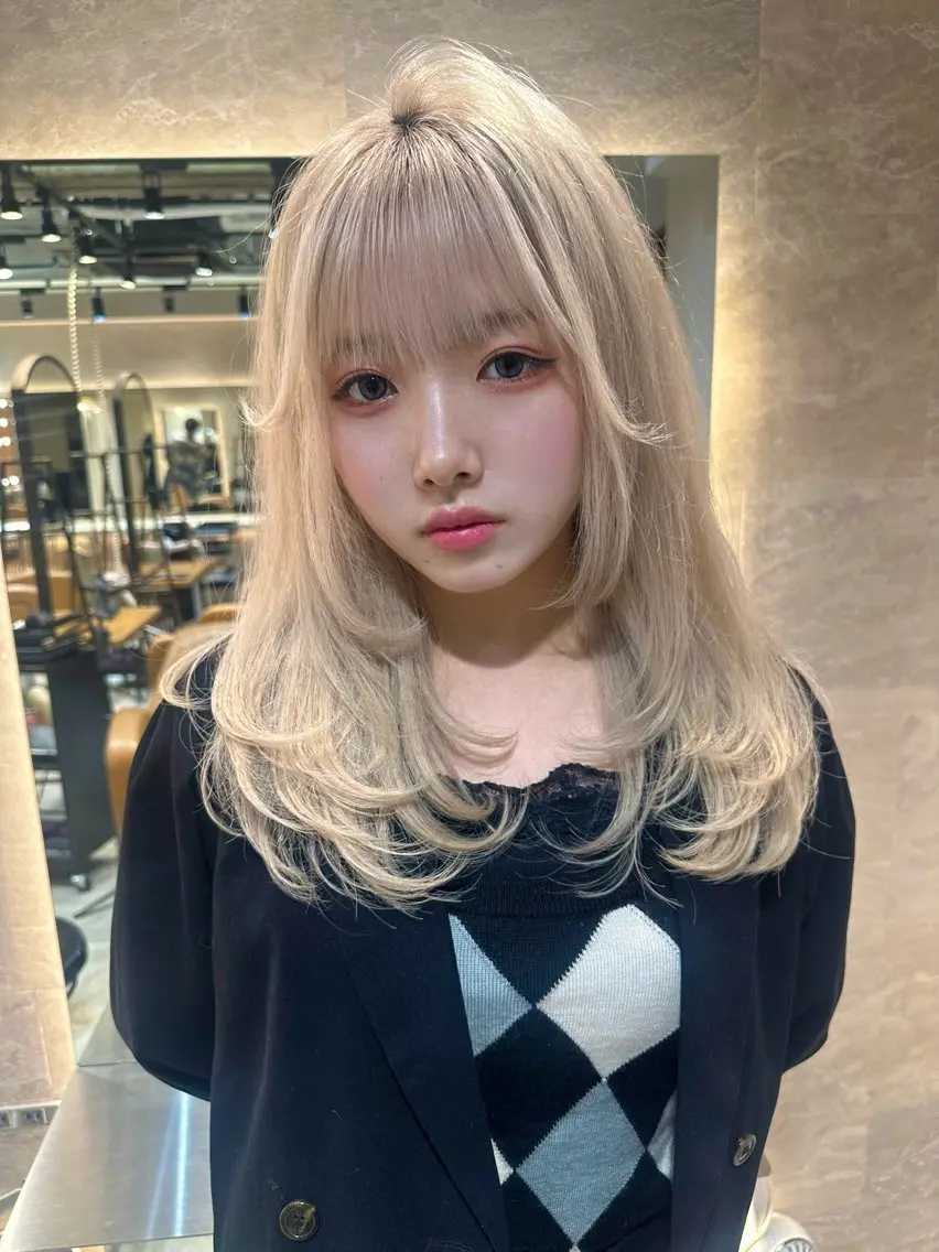 セミロング 顔まわりレイヤー 顔周りカット 韓国風ヘア レイヤーカット 小顔カット カット ヘアカラー トリートメント ヘアセット 銀座副店長/レイヤー /髪質改善/田島のヘアスタイル