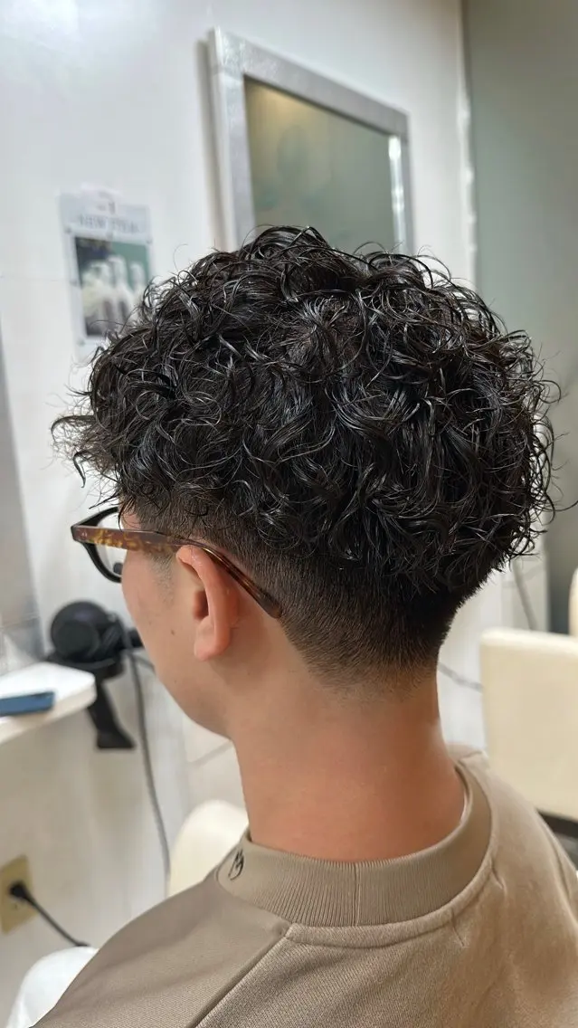 メンズ メンズパーマ プードルパーマ プードルパーマ タカセ レンのヘアスタイル