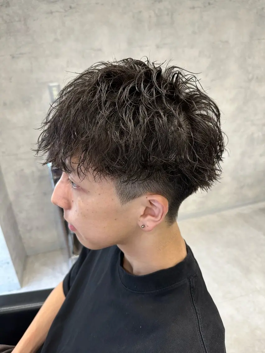 ショート パーマ メンズ メンズパーマ 波巻きパーマ カット パーマ ユウ🪄 パーマ指名No1のヘアスタイル