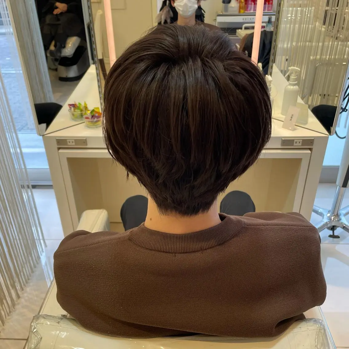 カラー メンズ BiBi 藪 菜月のヘアスタイル
