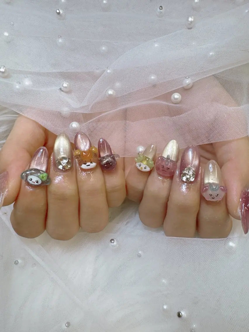 ネイル フレンチネイル キラキラネイル 韓国ネイル 持ち込み 春ネイル ハンドネイル Queeens nailのネイルデザイン