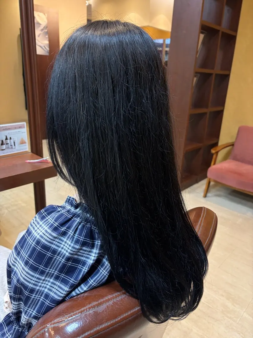 ロング カラー 黒髪 ブルーカラー ブルーブラック ヘアカラー 西村 瑠菜のヘアスタイル