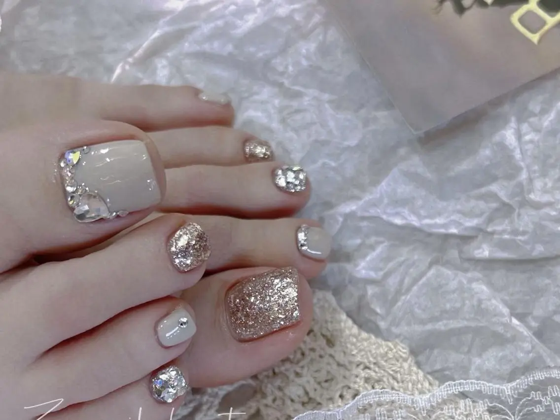 ネイル カジュアル フットネイル ジェルネイル ホログラムネイル キラキラネイル フットネイル ハンドケア 💗NA.YUKI NAIL💗のネイルデザイン