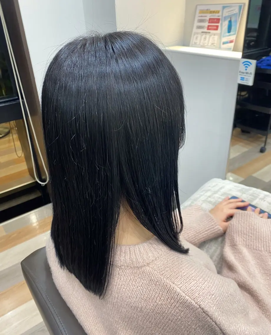 ミディアム カラー 黒髪 ブルーカラー ブルーブラック カラー/カットモデル 東 ゆきののヘアスタイル