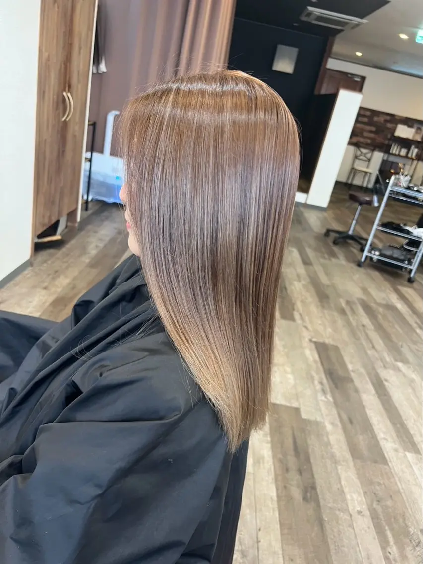 セミロング カラー 鍵 魁斗のヘアスタイル