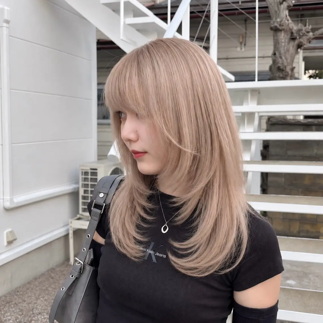 セミロング ヘアカラー 🍀ブリーチ屋さん/ 顔まわりカットあずみのヘアスタイル