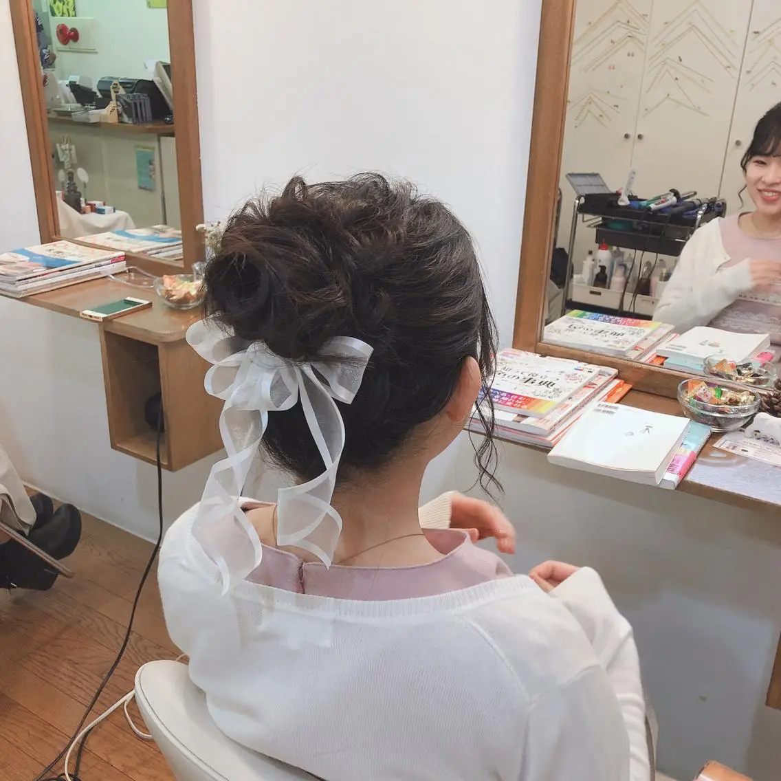 セミロング ヘアアレンジ ヘアセット 塩崎 春香のヘアスタイル