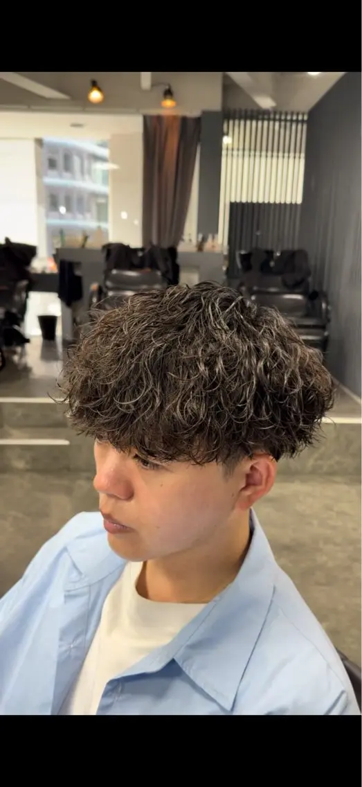 パーマ メンズ 梅田/センターパート 山下学偉のヘアスタイル