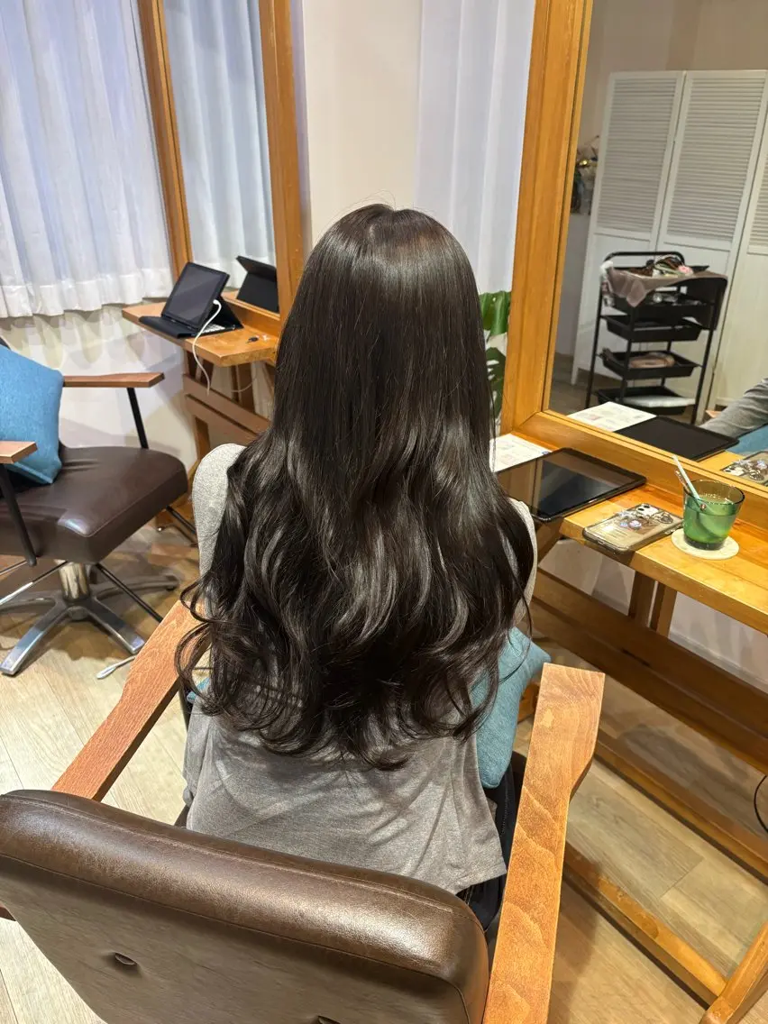 ロング カラー グレージュ ヘアカラー トリートメント RINNO🌷透明感 カラー/髪質改善のヘアスタイル