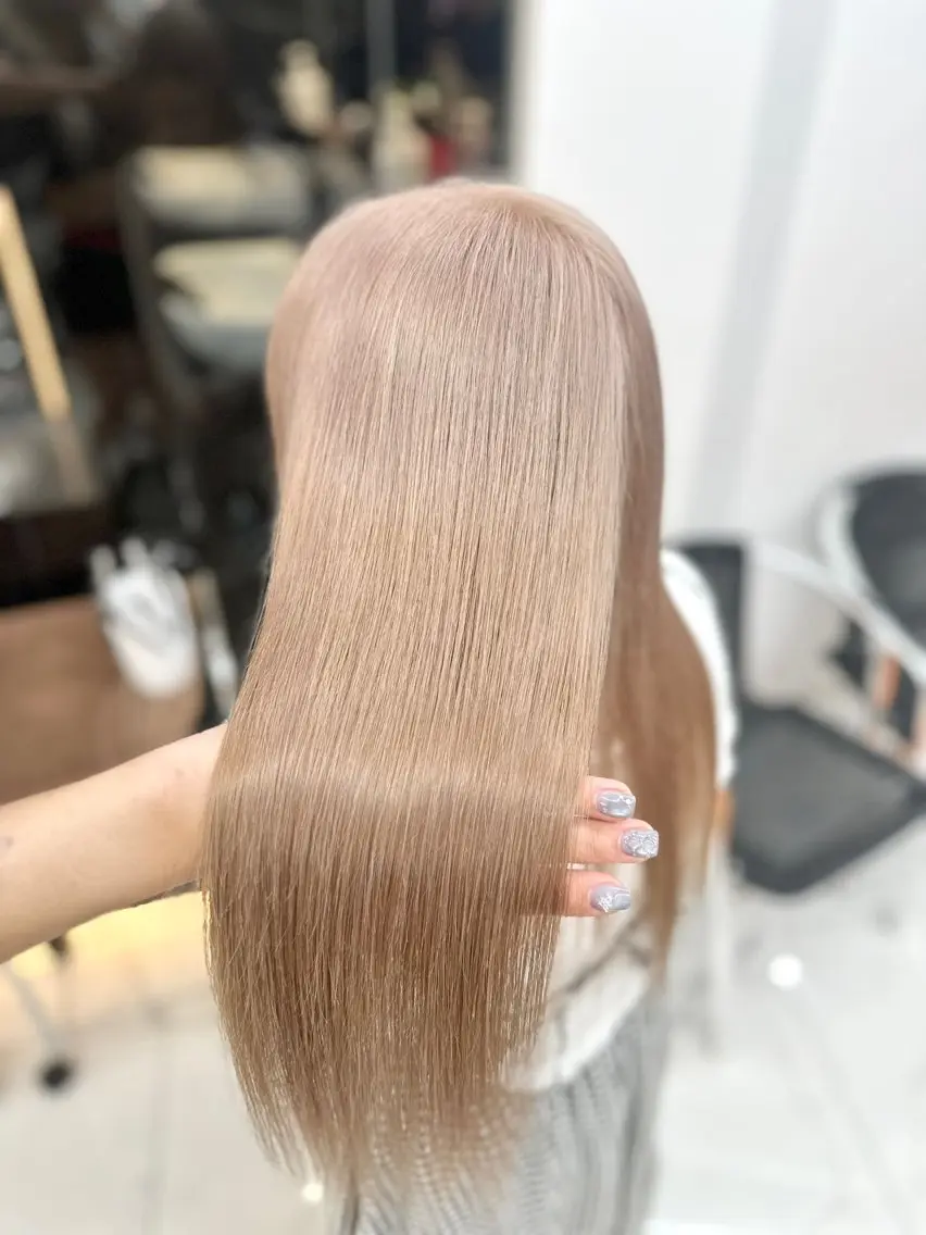 ロング カラー ベージュカラー ホワイトベージュ ヘアカラー トリートメント 【Lapis 渋谷本店】りかのヘアスタイル