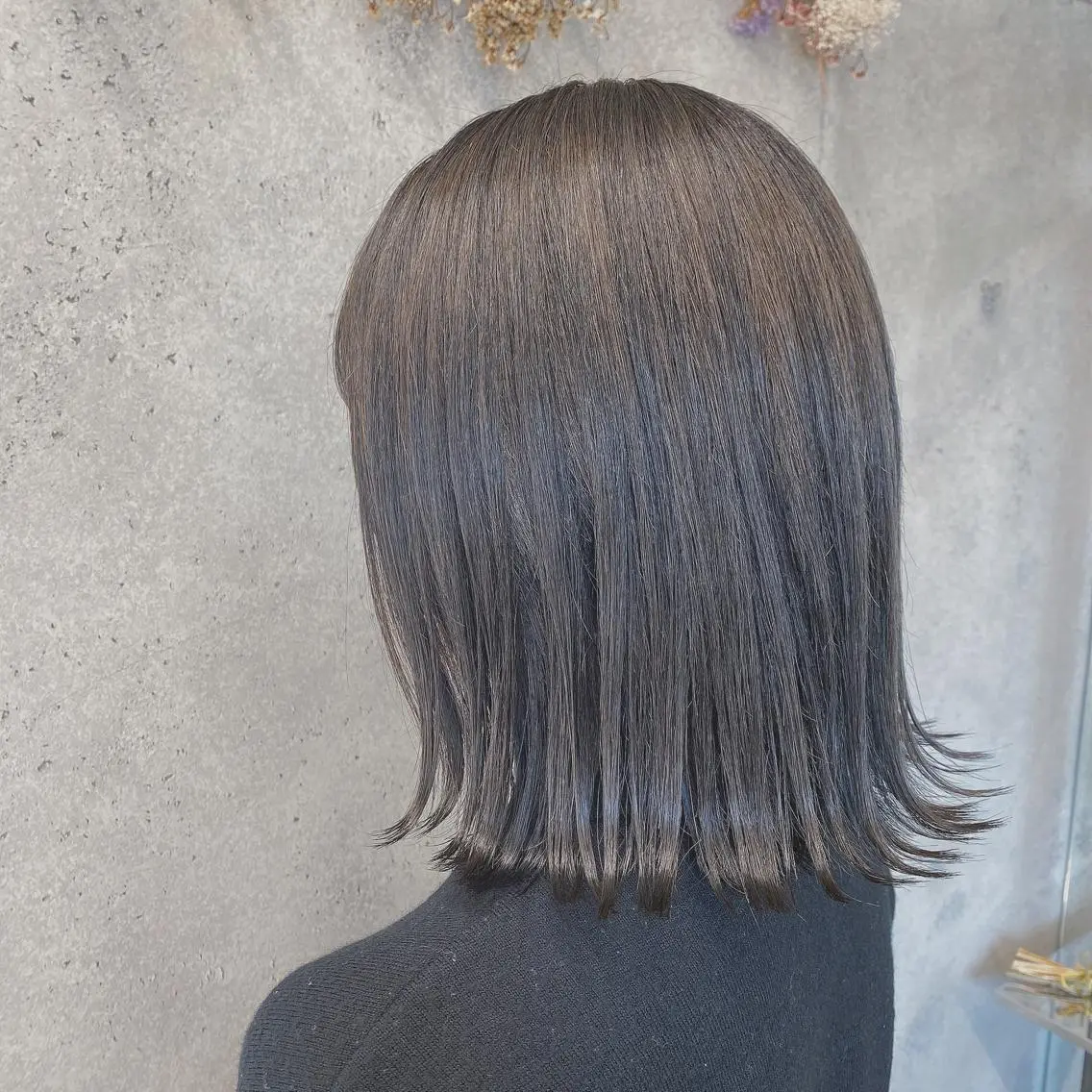 ミディアム カラー アッシュ 透明感カラー シルバー wakana 【ブリーチカラー】のヘアスタイル