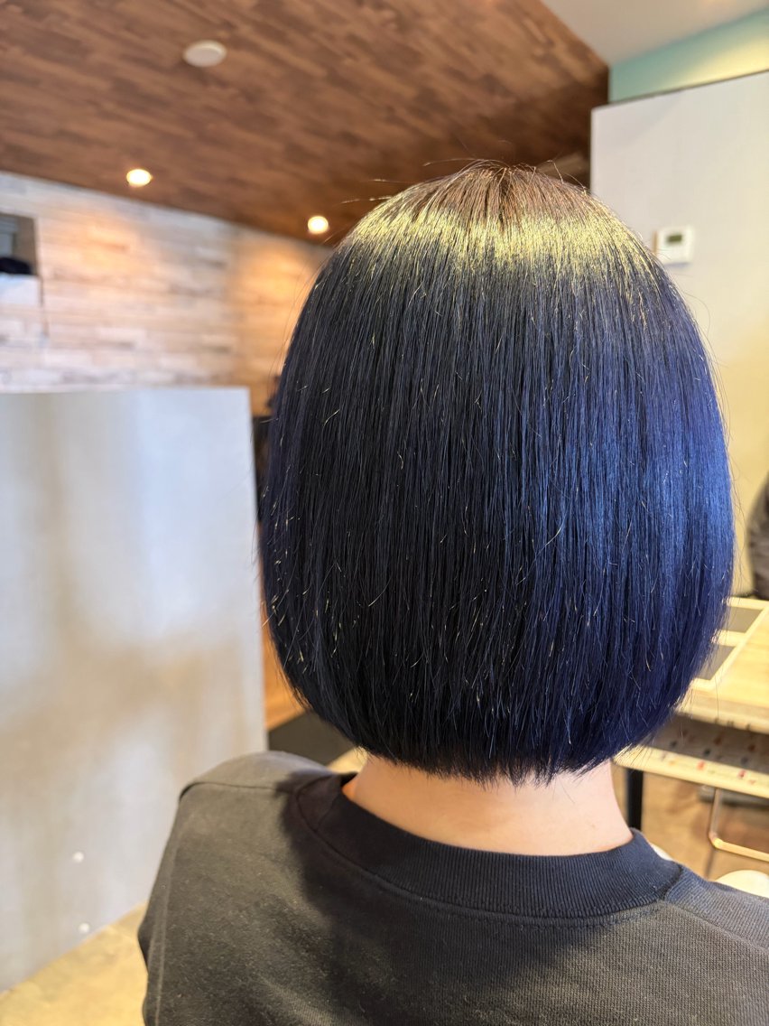 カラー ブリーチ 透明感カラー ネイビーカラー ヘアカラー カットモデル RURUのヘアスタイル