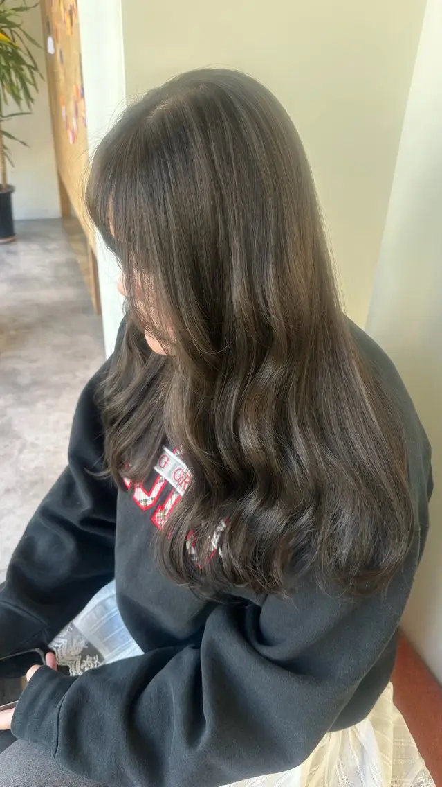ロング ヘアカラー 松本 羅華のヘアスタイル