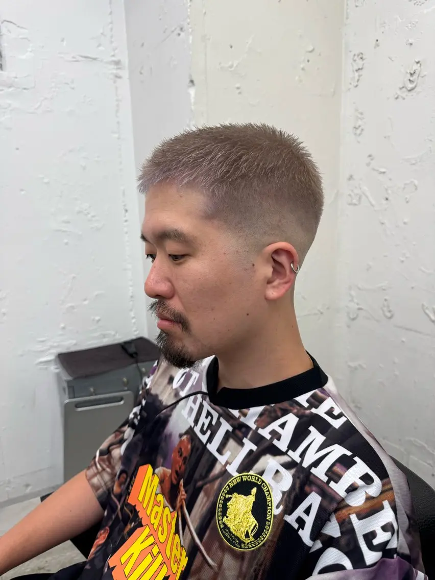 ショート カラー メンズ メンズブリーチ フェードカット メンズショート スキンフェード ブリーチ カット ヘアカラー トリートメント 💈メンズ特化💈 TASUKUのヘアスタイル