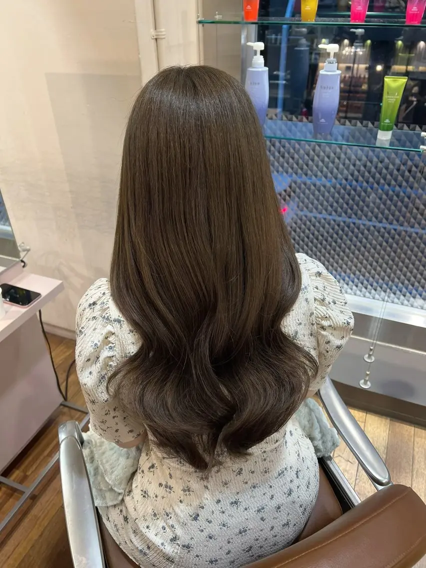 ロング カラー ヘアカラー 'AXIS 栄 Konomiのヘアスタイル
