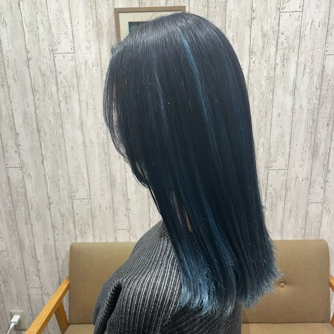 ミディアム カラー 黒髪 ブルーカラー ブルーブラック デザインカラー ハイトーンカラー Mizuki 🐰🌟のヘアスタイル