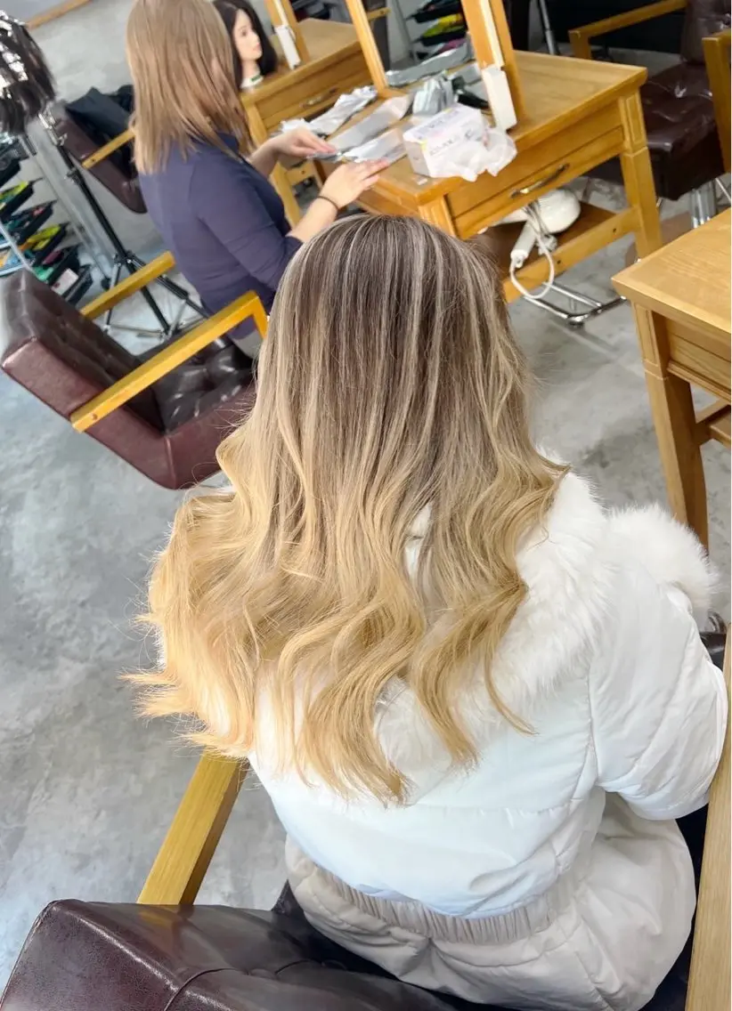 ロング カラー バレイヤージュ ベージュカラー ホワイトベージュ レイヤーカット ヘアカラー トリートメント 指名数No.1 /NAOYAのヘアスタイル