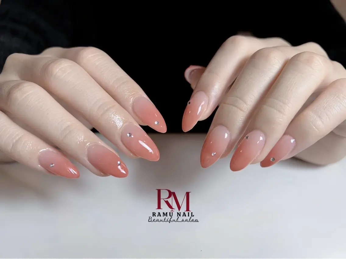 ネイル キラキラネイル マグネットネイル ミラーネイル ピンク ストーンネイル ハンドネイル RAMU Nail 恵比寿店のネイルデザイン