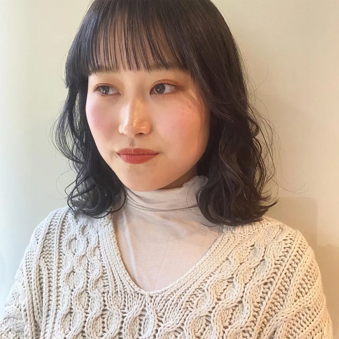 ミディアム カラー パーマ ヘアアレンジ マツエク・マツパ ブルーカラー ウルフカット モデル募集中!ミカのヘアスタイル