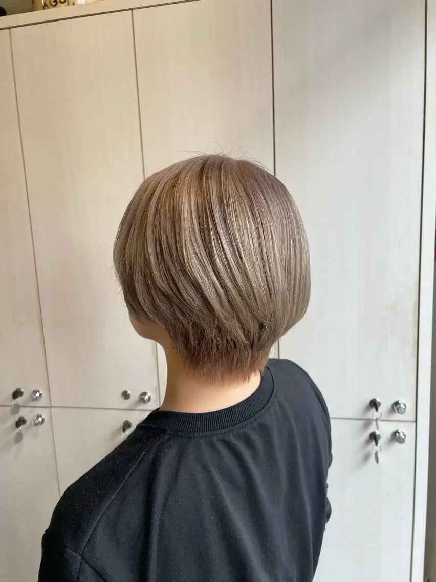 ショート ショートヘア ヘアカラー オオシマ ミユのヘアスタイル