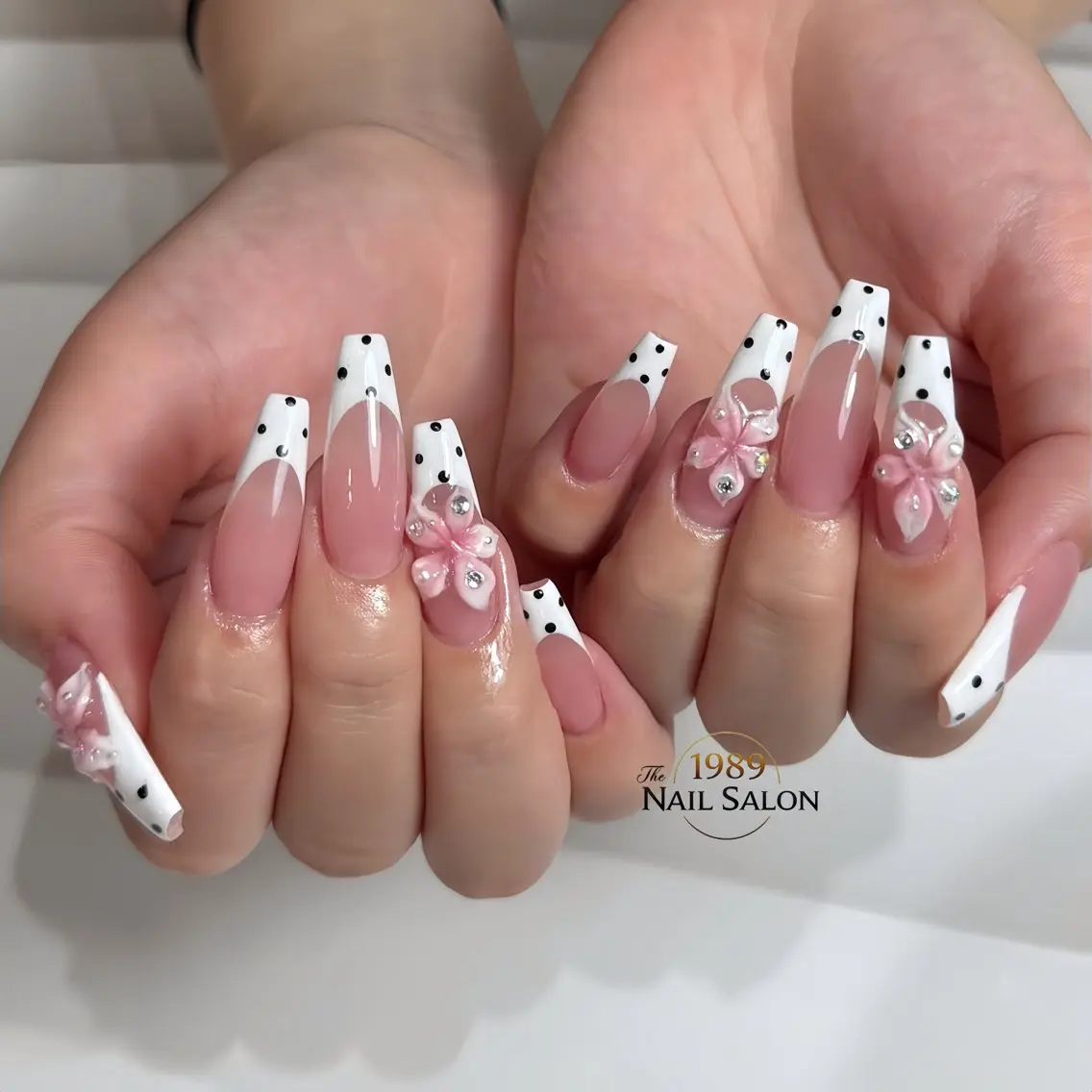 ネイル アートネイル フラワーネイル ハンドネイル The 1989 Nail Salonのネイルデザイン