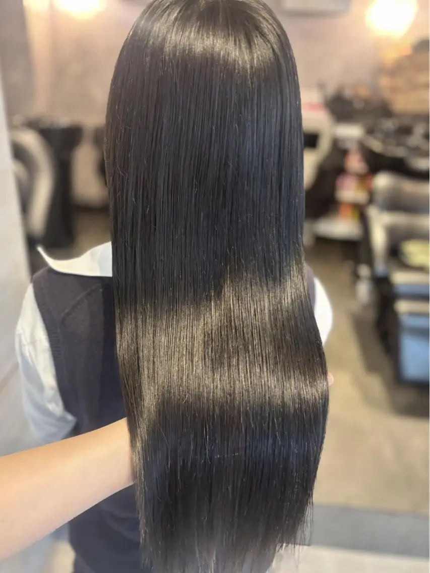 ロング カラー 黒髪 ブルーカラー ブルーブラック 相澤 咲希のヘアスタイル