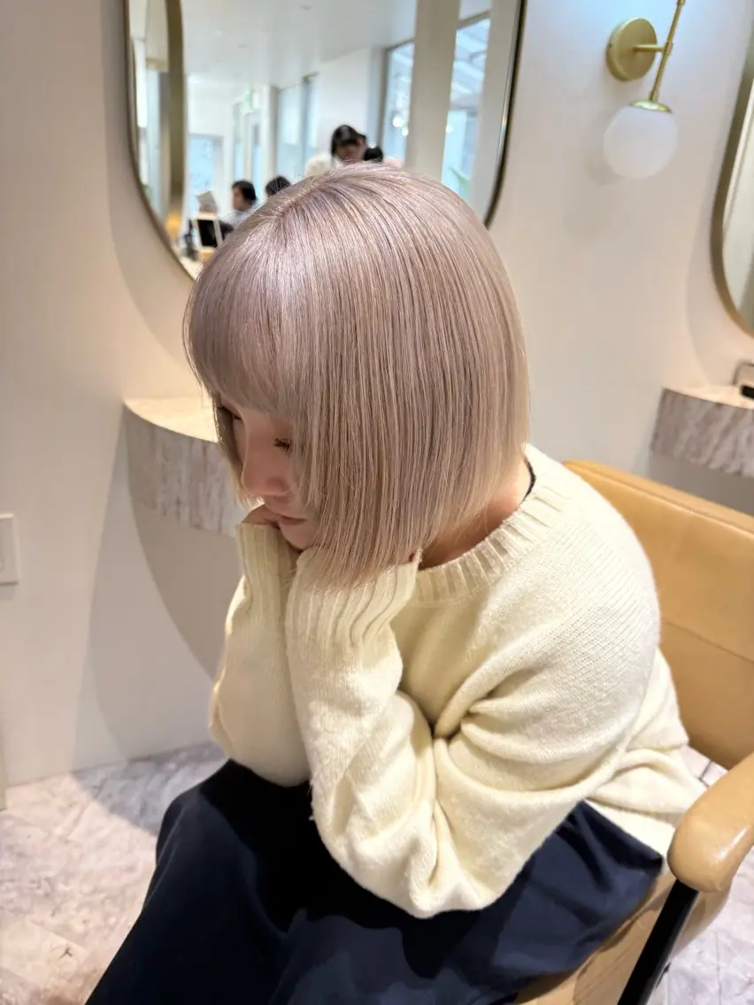 ショート カラー ミルクティー× グレージュMOMOのヘアスタイル