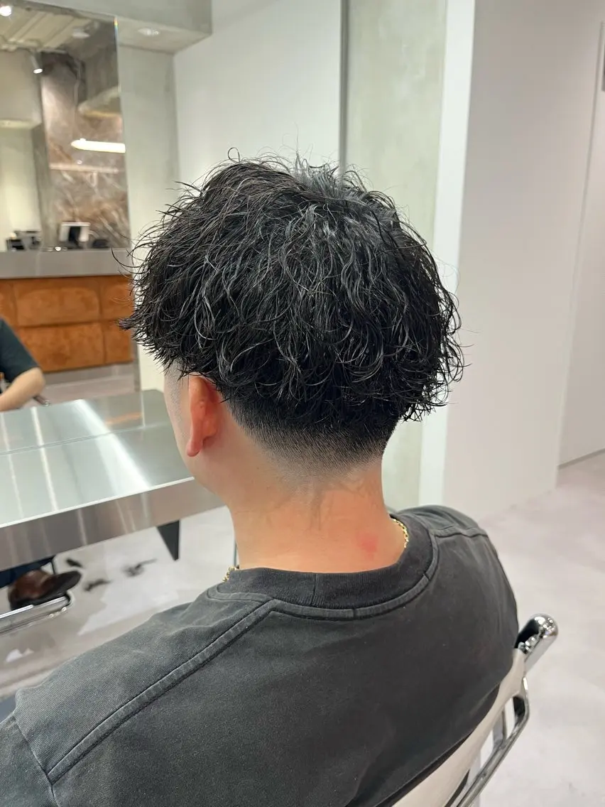 ショート パーマ メンズ ⚡メンズパーマフ ェードカットTomyのヘアスタイル