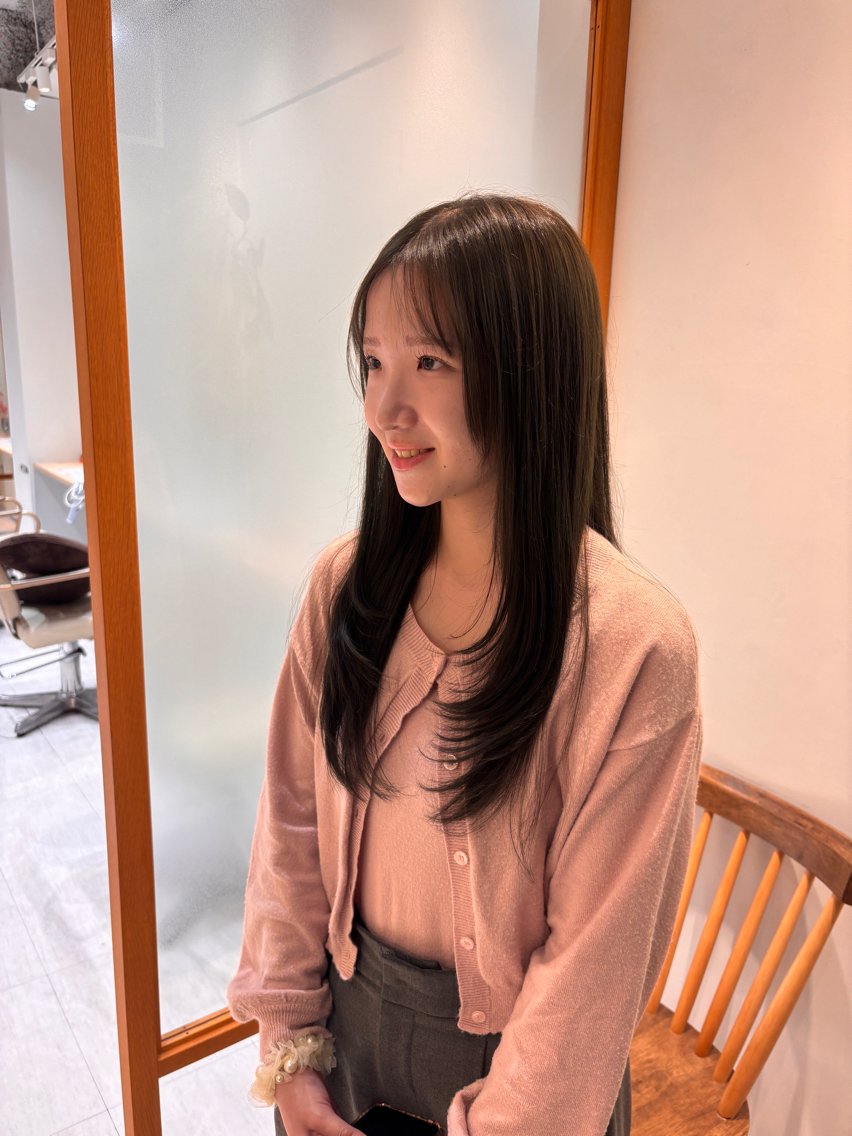 セミロング カラー 透明感カラー 顔周りカット レイヤーカット 小林 琉花のヘアスタイル