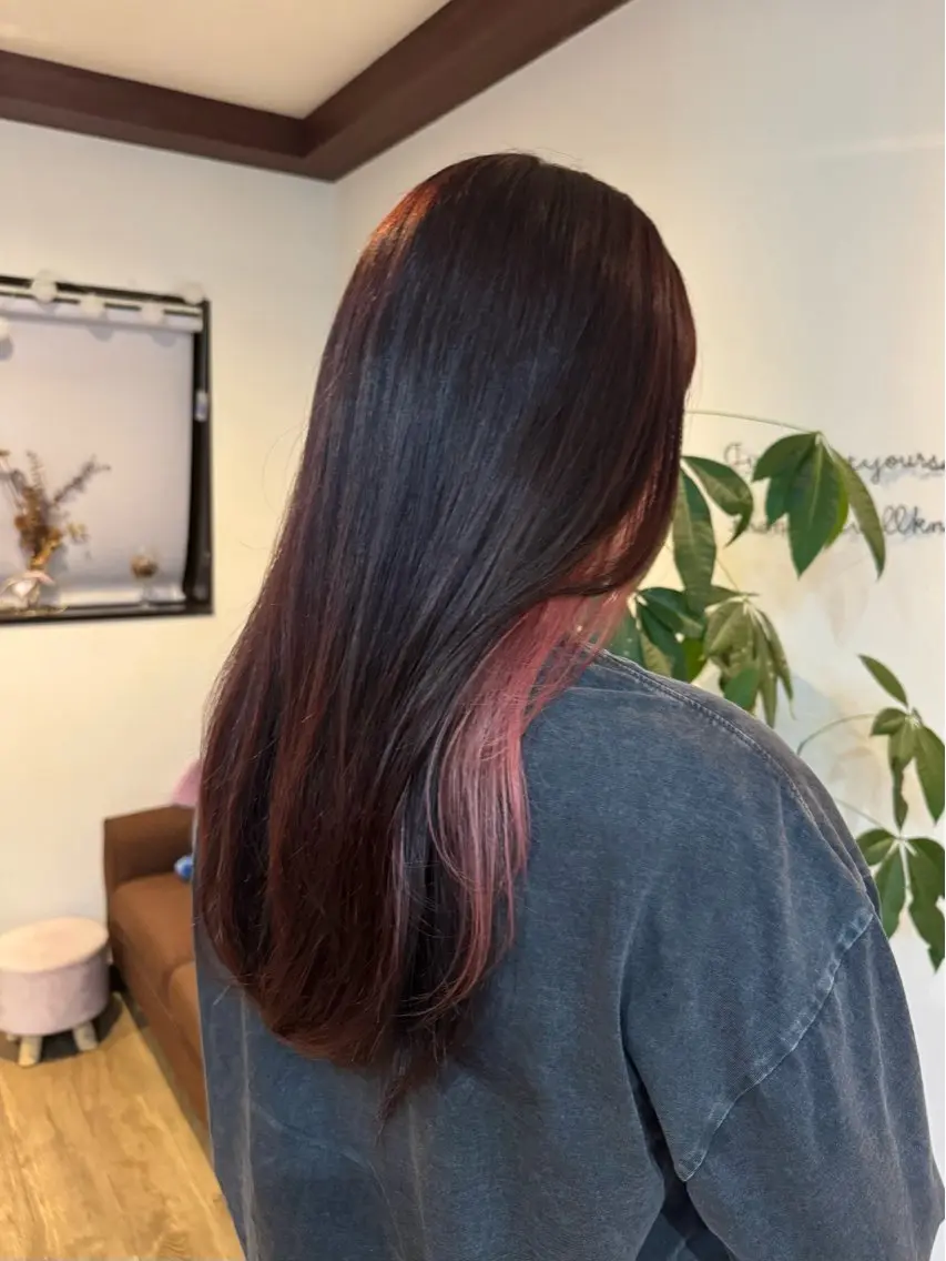 ロング カラー デザインカラー イヤリングカラー ピンクカラー カット ヘアカラー トリートメント 透明感/ハイライト 🌺MOMOKAのヘアスタイル