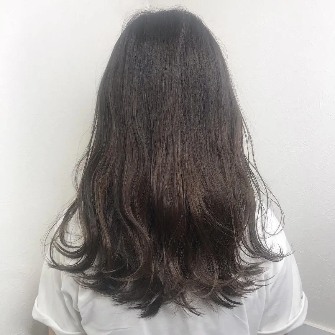 ロング カラー ベージュカラー フォギーベージュ ロング ヘアカラー 柴田 祐輔のヘアスタイル