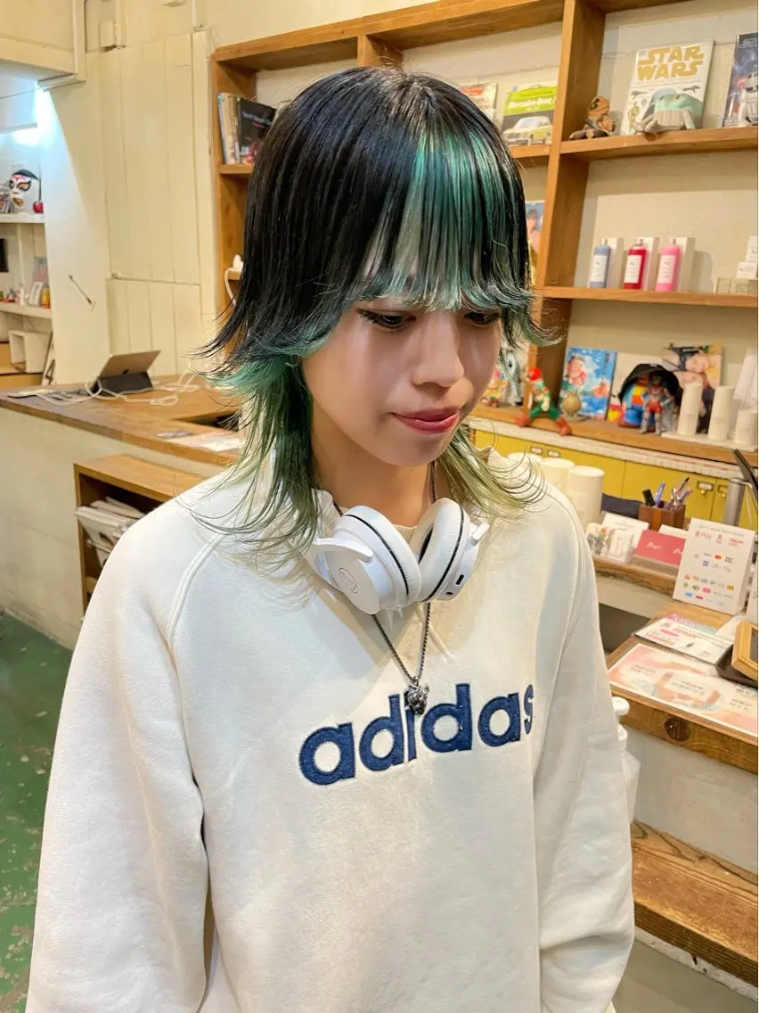 ミディアム カラー 外ハネヘア ウルフカット カット ヘアカラー トリートメント ヘッドスパ ヘアセット 〽️magico/ ウルフDaiki〽️のヘアスタイル
