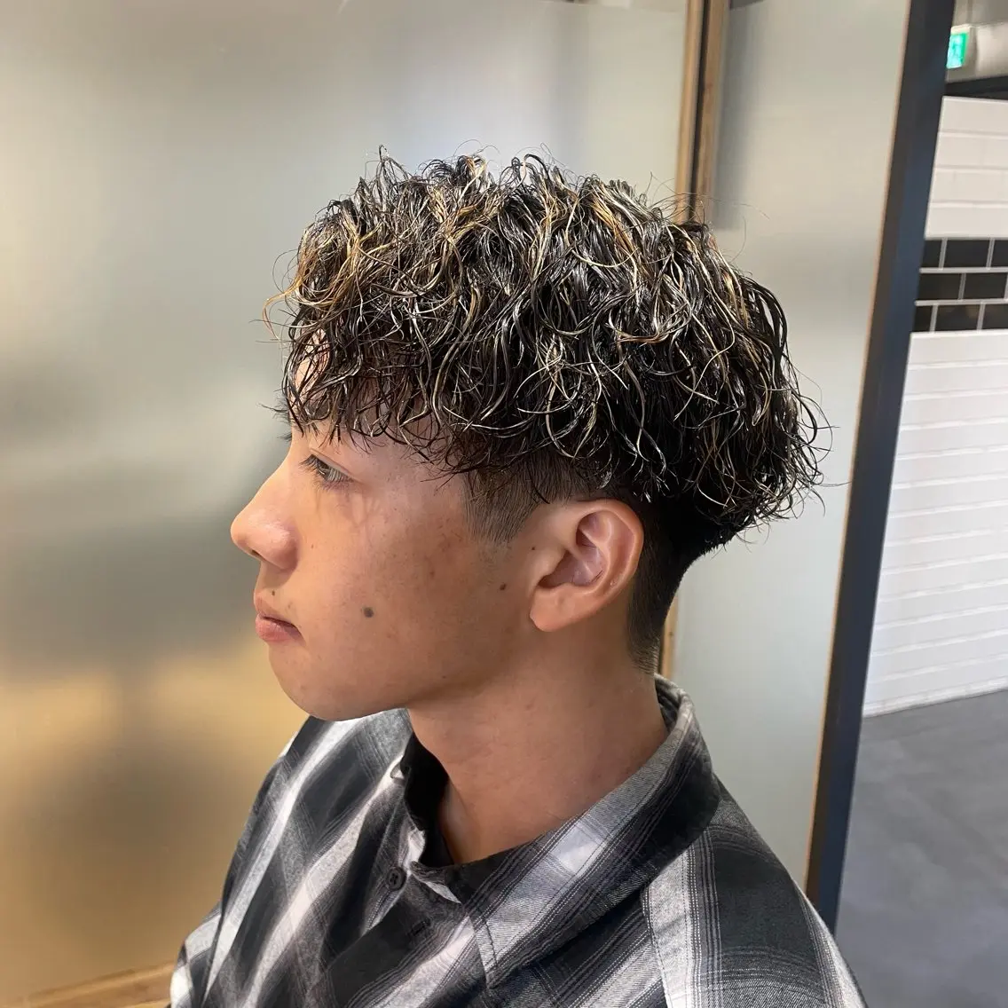 ショート パーマ メンズ アップバング サトウ コウキ  メンズのヘアスタイル