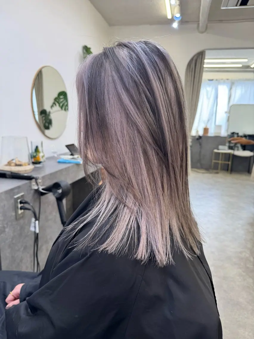 ロング カラー 顔周りレイヤーカット ブリーチminamiのヘアスタイル