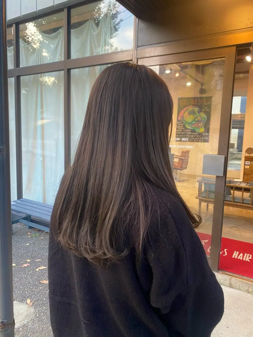 ロング アッシュ ヘアカラー トリートメント ORe'S HAIR BE GLaDユウナのヘアスタイル