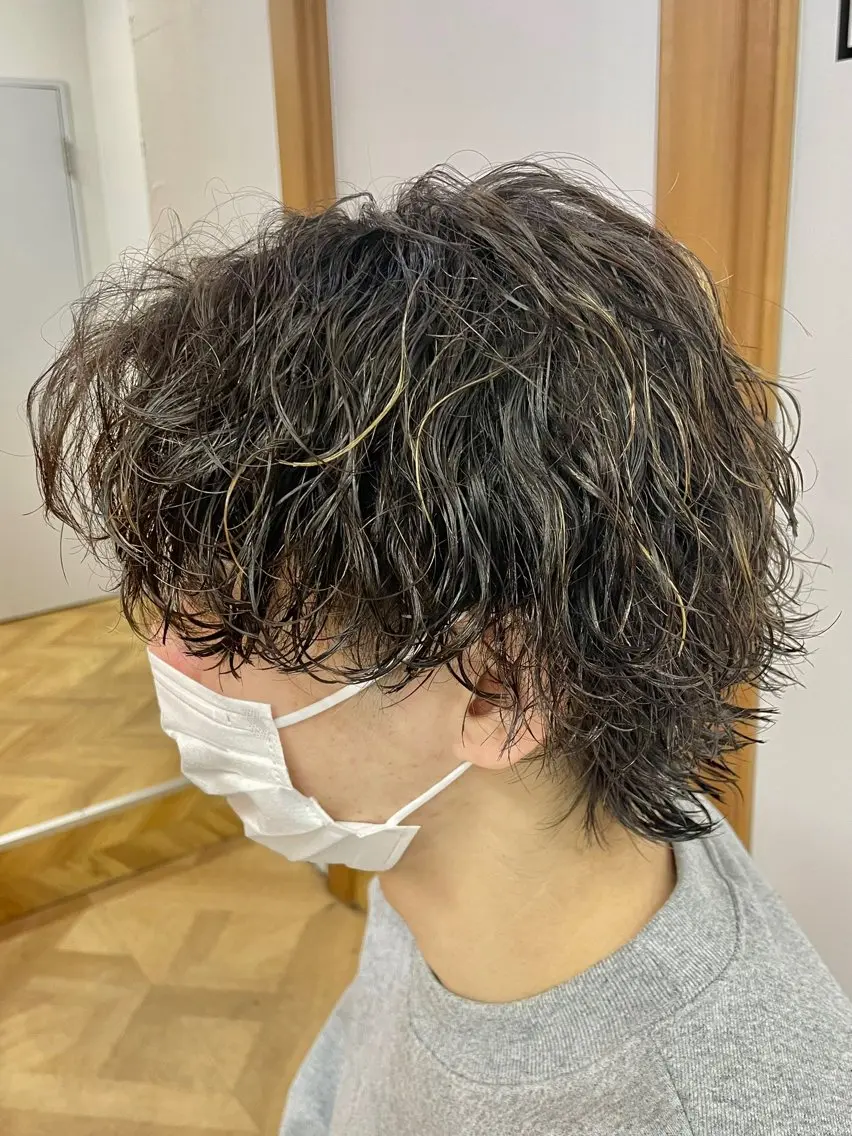 カラー パーマ メンズ メンズハイライト 波巻きパーマ ハイライトカラー 💪立川No.1筋肉 美容師💪/しゅーとのヘアスタイル